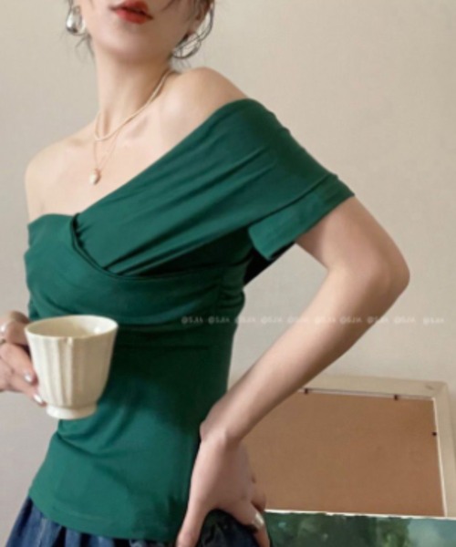 deux amour(ドゥーザムール)の「オフショルダーカシュクール半袖トップス(Tシャツ/カットソー・レディース・ブラック/レッド/グリーン/ホワイト・FREE)」の10枚目の写真