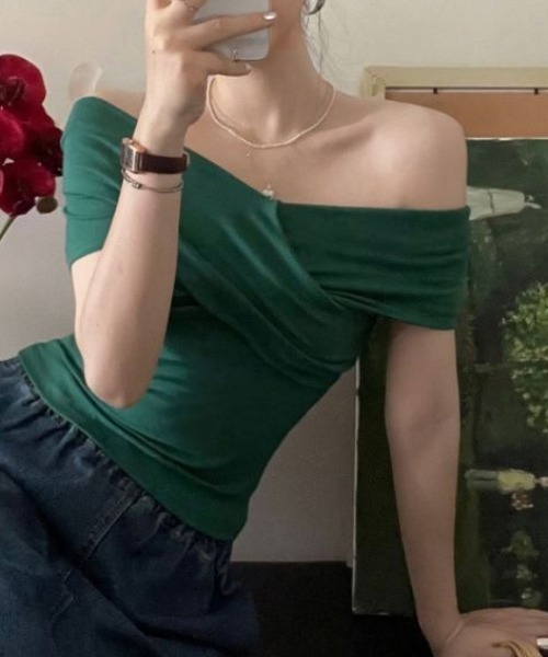 deux amour(ドゥーザムール)の「オフショルダーカシュクール半袖トップス(Tシャツ/カットソー・レディース・ブラック/レッド/グリーン/ホワイト・FREE)」の5枚目の写真