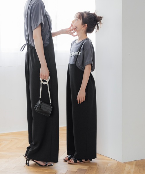 coca(coca)(コカ)の「キッズ 親子お揃いカットジョーゼットサロペットパンツ(サロペット/オーバーオール・キッズ・カーキ/ブラック・140/130/120)」の4枚目の写真