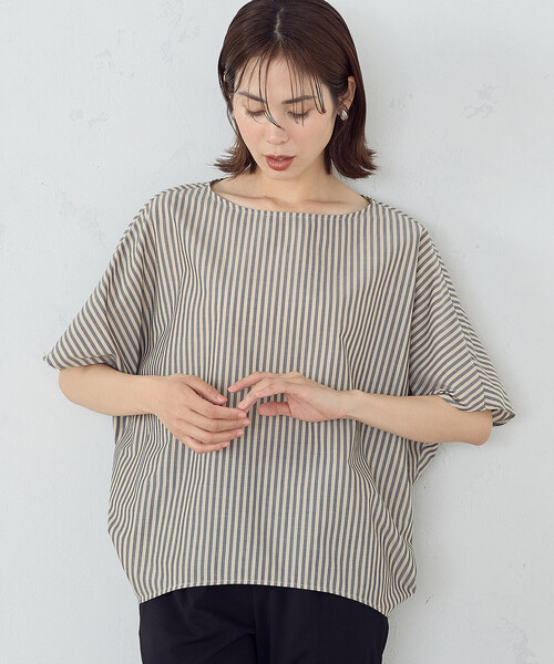 COMME CA ISM(コムサイズム)の「ストライプ柄 ニュアンス Tブラウス(シャツ/ブラウス・レディース・ブラック×ベージュ/ネイビー×ホワイト/ホワイト×グレー・FREE)」の2枚目の写真