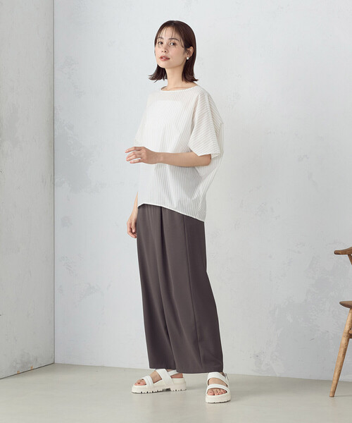 COMME CA ISM(コムサイズム)の「ストライプ柄 ニュアンス Tブラウス(シャツ/ブラウス・レディース・ブラック×ベージュ/ネイビー×ホワイト/ホワイト×グレー・FREE)」の5枚目の写真