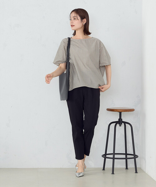 COMME CA ISM(コムサイズム)の「ストライプ柄 ニュアンス Tブラウス(シャツ/ブラウス・レディース・ブラック×ベージュ/ネイビー×ホワイト/ホワイト×グレー・FREE)」の6枚目の写真