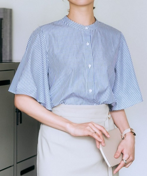 7days Life Styling（セブンデイズライフスタイリング）の「お手入れしやすいフレアスリーブブラウス（接触冷感・吸汗速乾・イージーケア・ＵＶ・ウォッシャブル）（シャツ/ブラウス・レディース・ネイビー系/オフホワイト/サックスブルー・LL/S/M/L）」の3枚目の写真