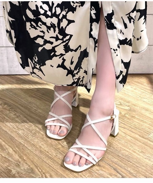 R&E（アールアンドイー）の「【R&E】ナローコードクロスストラップヒールサンダル（サンダル・レディース・ゴールド/シルバー/ホワイト/ブラック・S/LL/L/M）」の22枚目の写真