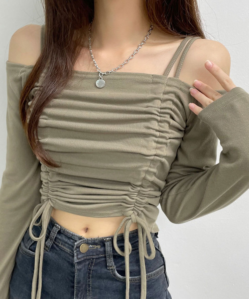 VIVID LADY(ビビッドレディー)の「【選べる袖丈】 ルーシング オフショルダー Tシャツ バレエコア 長袖 半袖 リボン カットソー(Tシャツ/カットソー・レディース・カーキ/アイボリー/ブラック/ブラック系その他/グリーン系その他/ホワイト・FREE/フリー)」の1枚目の写真