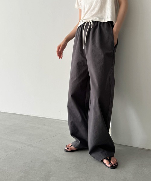 CANAL JEAN(キャナルジーン)の「El mar コットンストレートイージーパンツ(その他パンツ・レディース・チャコールグレー/ホワイト/ネイビー・ONE SIZE)」の2枚目の写真