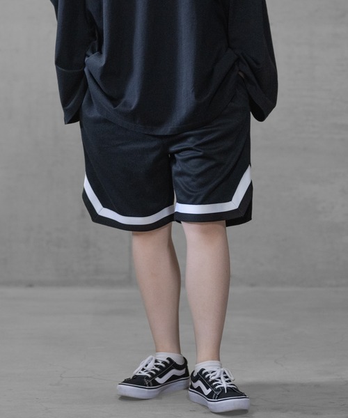 JOHN'S CLOSET（ジョンズクローゼット）の「【40I】ライン切替 スウェット イージー ハーフパンツ ショートパンツ（スウェットパンツ・メンズ・グレー/ベージュ/ブラック・MEDIUM/LARGE/X-LARGE）」の2枚目の写真