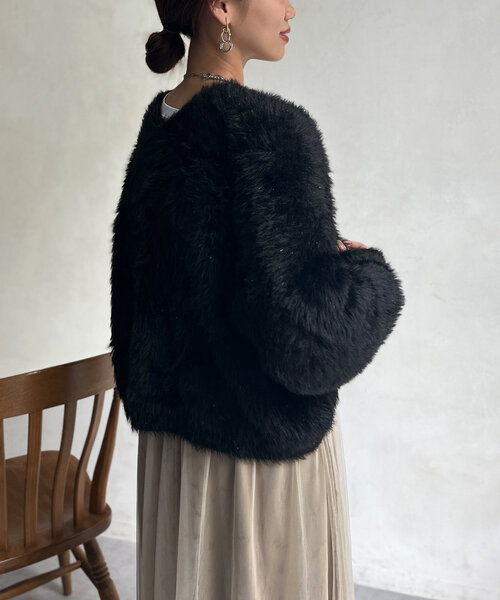 Chez toi(シェトワ)の「ラメ糸フェザーカーディガン(カーディガン/ボレロ・レディース・ブラック/オレンジ/グリーン系その他/ライトグレー・FREE)」の12枚目の写真