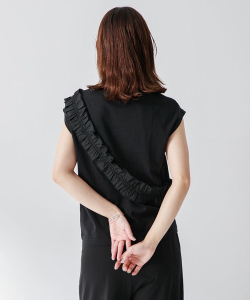 URBAN RESEARCH Sonny Label（アーバンリサーチサニーレーベル）の「ナナメフリルプルオーバー（Tシャツ/カットソー・レディース・オフホワイト/ブラック/グリーン系その他・FREE）」の15枚目の写真