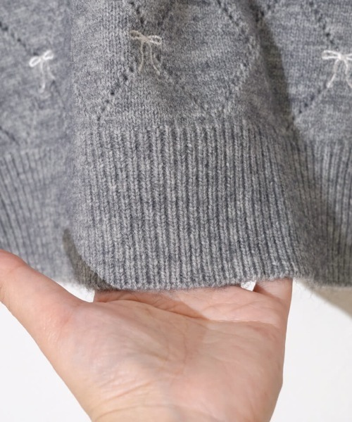 flower(フラワー)の「フォーリングリボンニット(ニット/セーター・レディース・ホワイト/グレー/レッド・FREE)」の10枚目の写真