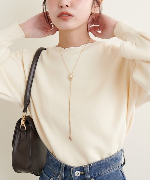 natural couture(ナチュラルクチュール)の「衿ぐり刺繍スカラップニット(ニット/セーター・レディース・ミント/モカ/グレイッシュベージュ/ブラック/オフホワイト/グレー・FREE)」の2枚目の写真