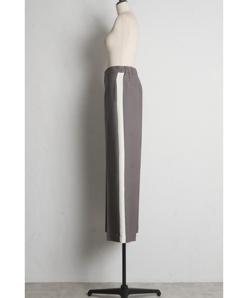 &. NOSTALGIA（アンドドットノスタルジア）の「ライントラックパンツ（その他パンツ・レディース・ブラウン/グレー・S/M）」の16枚目の写真