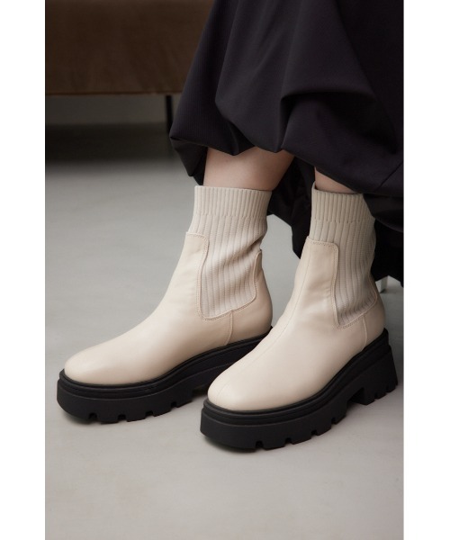 AZUL by moussy(アズールバイマウジー)の「トラックソールソックスブーツ(ブーツ・レディース・ブラック/アイボリー・LARGE/SMALL/MEDIUM/LL)」の3枚目の写真