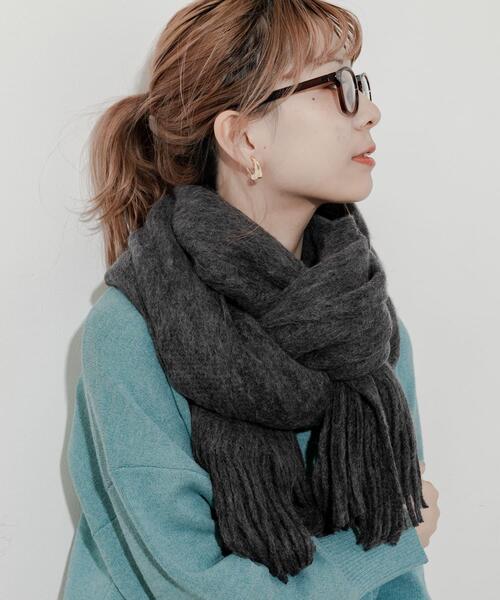 SMELLY(スメリー)の「ソフトボリュームマフラー(マフラー・レディース・ホワイト/グリーン系その他/ベージュ/グレー/チャコールグレー・-)」の3枚目の写真