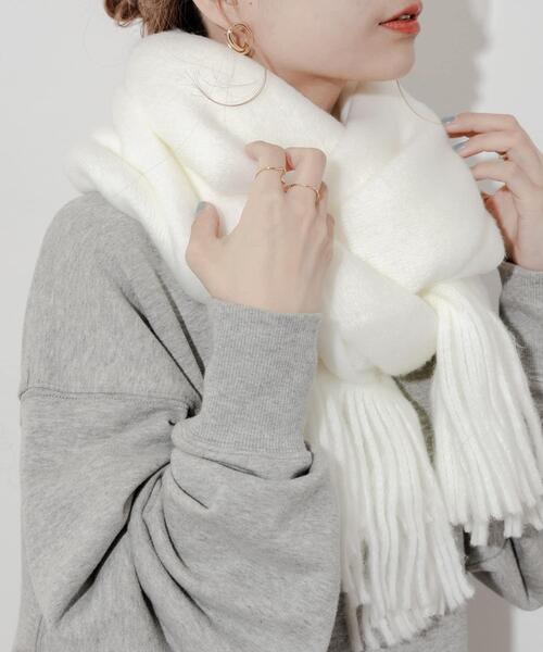 SMELLY(スメリー)の「ソフトボリュームマフラー(マフラー・レディース・ホワイト/グリーン系その他/ベージュ/グレー/チャコールグレー・-)」の12枚目の写真