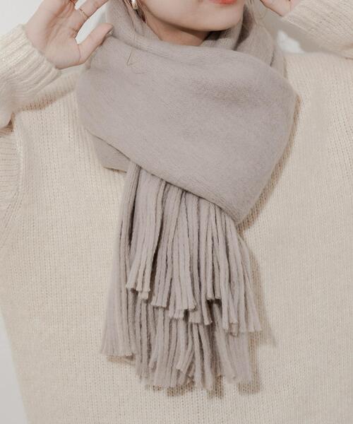 SMELLY(スメリー)の「ソフトボリュームマフラー(マフラー・レディース・ホワイト/グリーン系その他/ベージュ/グレー/チャコールグレー・-)」の7枚目の写真