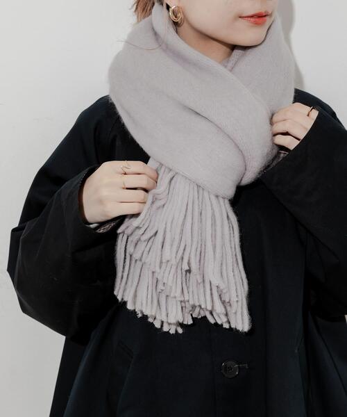 SMELLY(スメリー)の「ソフトボリュームマフラー(マフラー・レディース・ホワイト/グリーン系その他/ベージュ/グレー/チャコールグレー・-)」の8枚目の写真