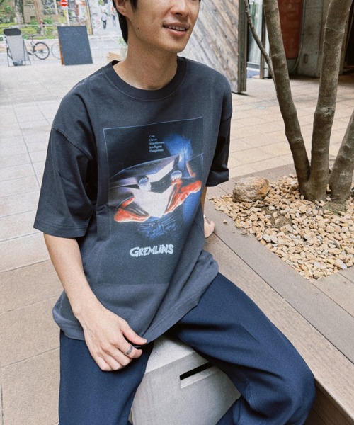 minius(ミニウス)の「『グレムリン/GREMLINS』"""Mischievous"" T-Shirt" 半袖プリントTシャツ ビックシルエット ピグメント加工 ヴィンテージライク(Tシャツ/カットソー・メンズ・チャコール/ホワイト・X-LARGE/LARGE/MEDIUM)」の8枚目の写真