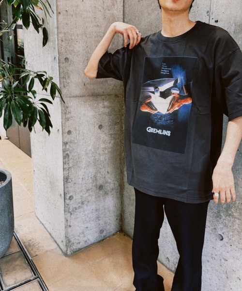 minius(ミニウス)の「『グレムリン/GREMLINS』"""Mischievous"" T-Shirt" 半袖プリントTシャツ ビックシルエット ピグメント加工 ヴィンテージライク(Tシャツ/カットソー・メンズ・チャコール/ホワイト・X-LARGE/LARGE/MEDIUM)」の11枚目の写真