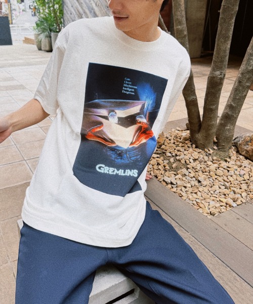 minius(ミニウス)の「『グレムリン/GREMLINS』"""Mischievous"" T-Shirt" 半袖プリントTシャツ ビックシルエット ピグメント加工 ヴィンテージライク(Tシャツ/カットソー・メンズ・チャコール/ホワイト・X-LARGE/LARGE/MEDIUM)」の4枚目の写真