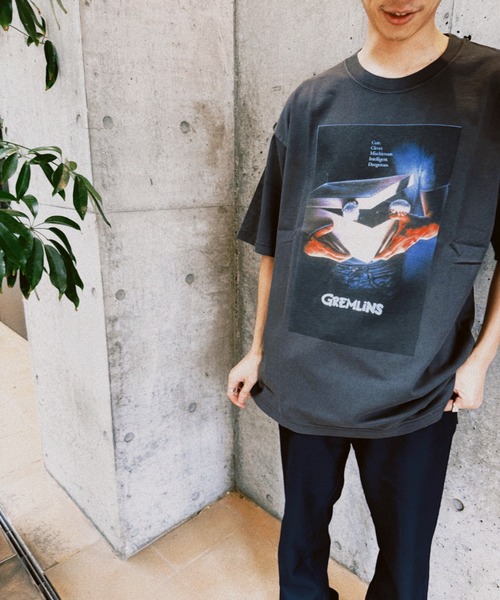 minius(ミニウス)の「『グレムリン/GREMLINS』"""Mischievous"" T-Shirt" 半袖プリントTシャツ ビックシルエット ピグメント加工 ヴィンテージライク(Tシャツ/カットソー・メンズ・チャコール/ホワイト・X-LARGE/LARGE/MEDIUM)」の14枚目の写真