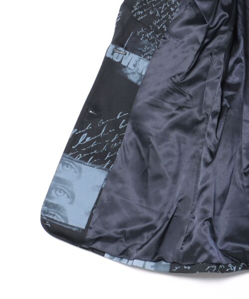 Desigual（デシグアル）の「VERONAPRINT  アートコラージュ ブレザー（テーラードジャケット・レディース・ブルー・S/M/L/XL/XS）」の2枚目の写真