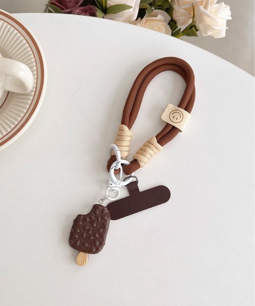 TONE SELECT GOODS(トーンセレクトグッズ)の「【urge select】アイス にこちゃん ポップ スマホストラップ(スマホグッズ・レディース・ホワイト/ブラウン/ピンク・FREE)」の1枚目の写真