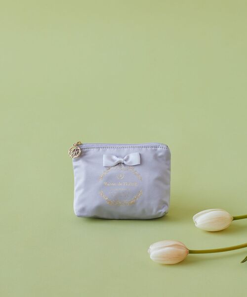 Maison de FLEUR(メゾンドフルール)の「サテンリボンティッシュケース(ポーチ・レディース・ライトピンク/ライラック/ブラック/アイボリー・FREE)」の4枚目の写真