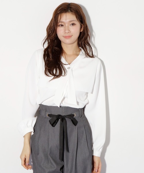 JILL by JILL STUART(ジルバイジルスチュアート)の「◇ボウタイデザインケープブラウス(シャツ/ブラウス・レディース・ホワイト/ブルー・FREE)」の5枚目の写真