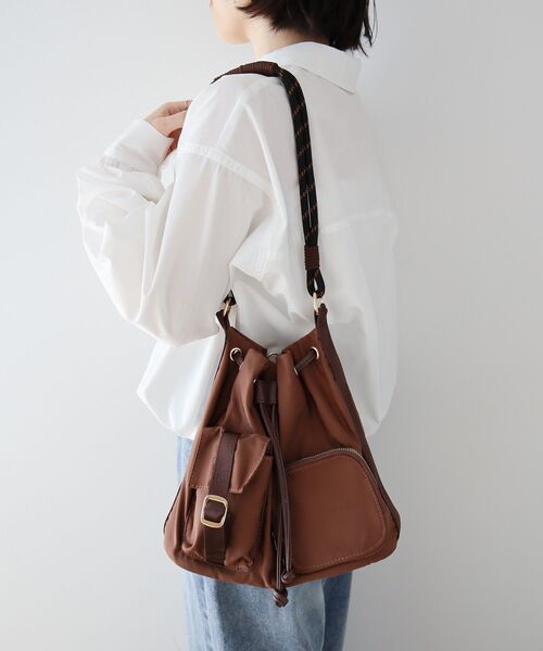 Green　Parks（グリーンパークス）の「andmikka.マルチウェイポケットリュック（ハンドバッグ・レディース・カーキ/ブラウン/ブラック・FREE）」の4枚目の写真