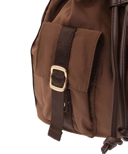 Green　Parks（グリーンパークス）の「andmikka.マルチウェイポケットリュック（ハンドバッグ・レディース・カーキ/ブラウン/ブラック・FREE）」の22枚目の写真
