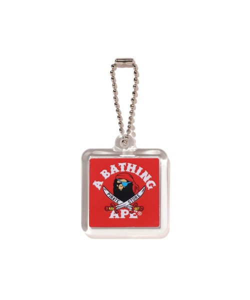 A BATHING APE（アベイシングエイプ）の「APE CROSSBONE COLLEGE KEYCHAIN（キーホルダー・メンズ・ホワイト/レッド/ブルー・FREE）」の3枚目の写真