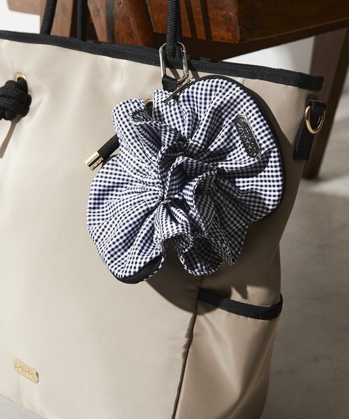 OUTDOOR PRODUCTS（アウトドアプロダクツ）の「OUTDOOR PRODUCTS × Firsthand/アウトドアプロダクツ 別注フラワーシュシュポーチ（ポーチ・レディース・ブラック/チェック/ドット/レオパード・ONE SIZE）」の18枚目の写真