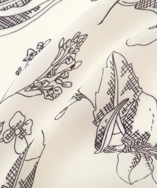 EDIT COLOGNE（エディットコロン）の「花柄スカーフ（ストール/ショール・レディース・オレンジ/ブラック・ﾌﾘ-）」の6枚目の写真