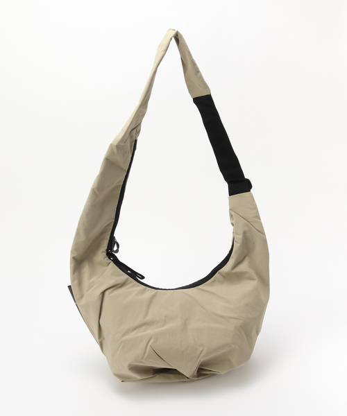 Cote&Ciel（コートエシエル）の「COTE＆CIEL Hyco S Komatsu Beige（ボディバッグ/ウエストポーチ・メンズ・ベージュ・FREE）」の3枚目の写真