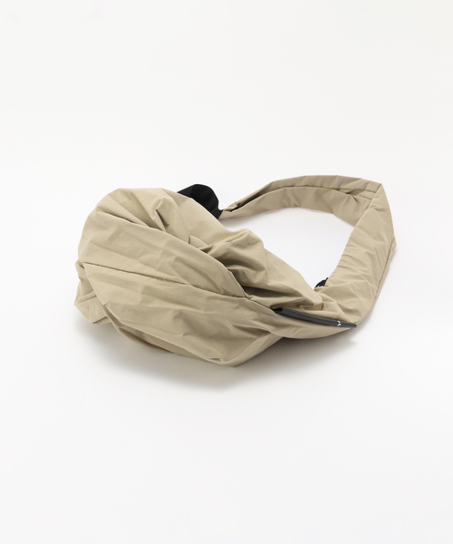 Cote&Ciel（コートエシエル）の「COTE＆CIEL Hyco S Komatsu Beige（ボディバッグ/ウエストポーチ・メンズ・ベージュ・FREE）」の4枚目の写真