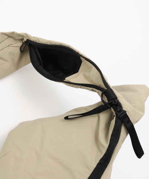 Cote&Ciel（コートエシエル）の「COTE＆CIEL Hyco S Komatsu Beige（ボディバッグ/ウエストポーチ・メンズ・ベージュ・FREE）」の6枚目の写真