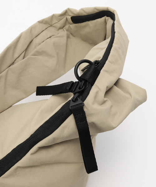 Cote&Ciel（コートエシエル）の「COTE＆CIEL Hyco S Komatsu Beige（ボディバッグ/ウエストポーチ・メンズ・ベージュ・FREE）」の7枚目の写真