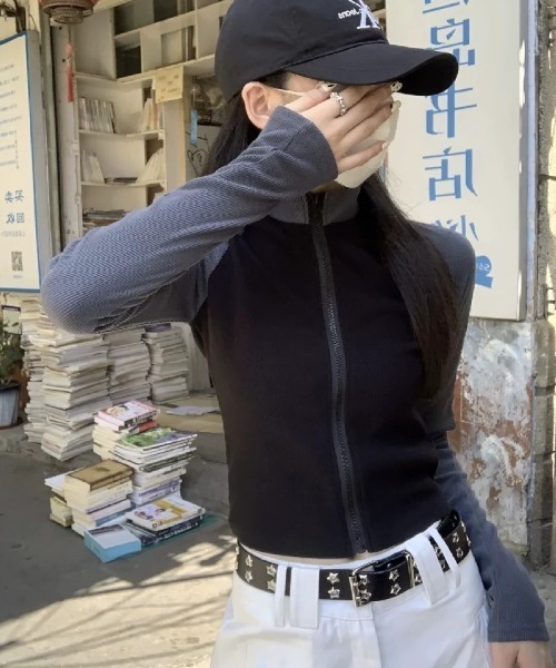 LETee(レティー)の「バイカラージップアップトップス(ジャージ・レディース・ホワイト/ブラック・FREE)」の2枚目の写真