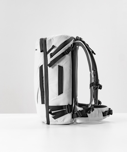 Matador（マタドール）の「Matador/マタドール GlobeRider35/グローブライダー35（バックパック/リュック・メンズ・ホワイト/ブラック・FREE）」の4枚目の写真