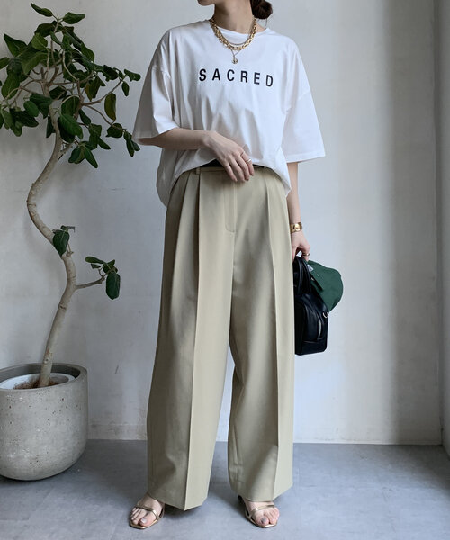 DouDou(ドゥドゥ)の「【WEB限定】バックギャザーSACREDロゴTEE(Tシャツ/カットソー・レディース・ブラック/チャコールグレー/オフホワイト・FREE)」の19枚目の写真