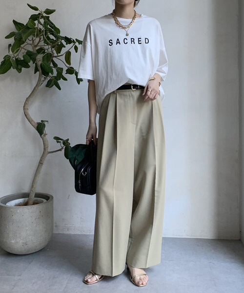 DouDou(ドゥドゥ)の「【WEB限定】バックギャザーSACREDロゴTEE(Tシャツ/カットソー・レディース・ブラック/チャコールグレー/オフホワイト・FREE)」の18枚目の写真
