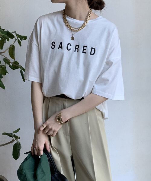 DouDou(ドゥドゥ)の「【WEB限定】バックギャザーSACREDロゴTEE(Tシャツ/カットソー・レディース・ブラック/チャコールグレー/オフホワイト・FREE)」の15枚目の写真
