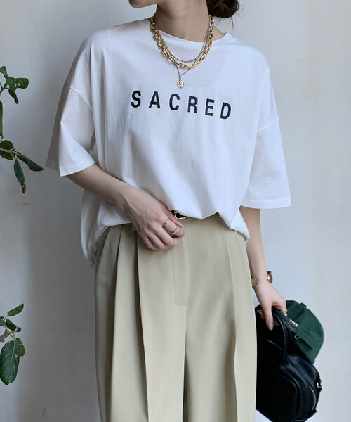 DouDou(ドゥドゥ)の「【WEB限定】バックギャザーSACREDロゴTEE(Tシャツ/カットソー・レディース・ブラック/チャコールグレー/オフホワイト・FREE)」の14枚目の写真