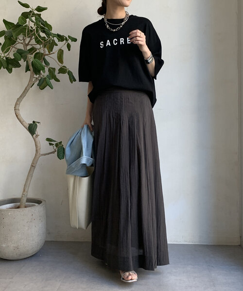 DouDou(ドゥドゥ)の「【WEB限定】バックギャザーSACREDロゴTEE(Tシャツ/カットソー・レディース・ブラック/チャコールグレー/オフホワイト・FREE)」の9枚目の写真