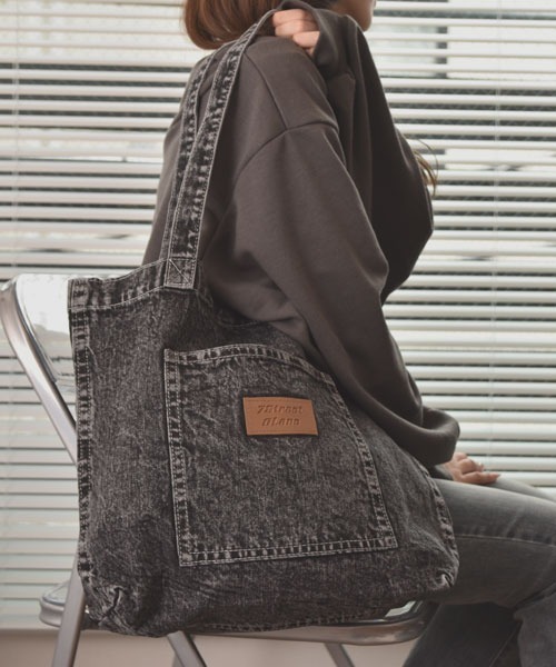 TONE SELECT GOODS（トーンセレクトグッズ）の「【float】デニム トートバッグ【A4サイズ収納可能】（トートバッグ・レディース・ライトブルー/ブラック/インディゴブルー・FREE）」の5枚目の写真