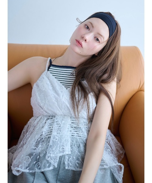 LILY BROWN（リリーブラウン）の「シアーチュールペプラムキャミ