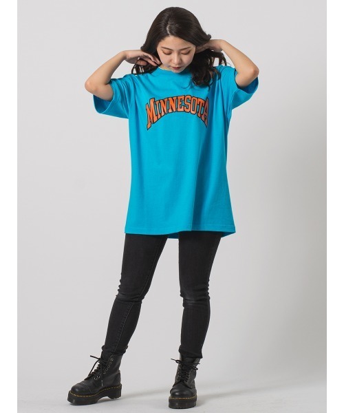 RE730(アールイーセブンサーティー)の「カレッジロゴ ビッグシルエット Tシャツ(Tシャツ/カットソー・メンズ・ブラック系1/ブラック系/ブルー系その他/ホワイト系/ホワイト系1/ブルー系その他2・MEDIUM/LARGE)」の8枚目の写真