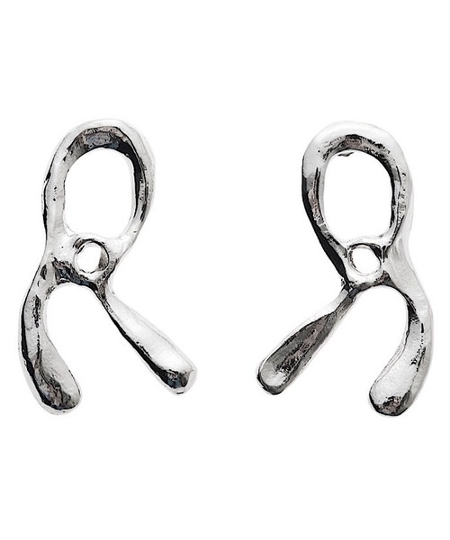 RUMCHE(ラムシェ)の「R Letter (Pierced) Earrings / Rレターピアス・イヤリング(ピアス(両耳用)・レディース・シルバー系1/シルバー系2/ゴールド系2/ゴールド系1・FREE)」の2枚目の写真