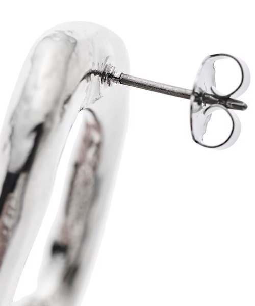 RUMCHE(ラムシェ)の「R Letter (Pierced) Earrings / Rレターピアス・イヤリング(ピアス(両耳用)・レディース・シルバー系1/シルバー系2/ゴールド系2/ゴールド系1・FREE)」の7枚目の写真